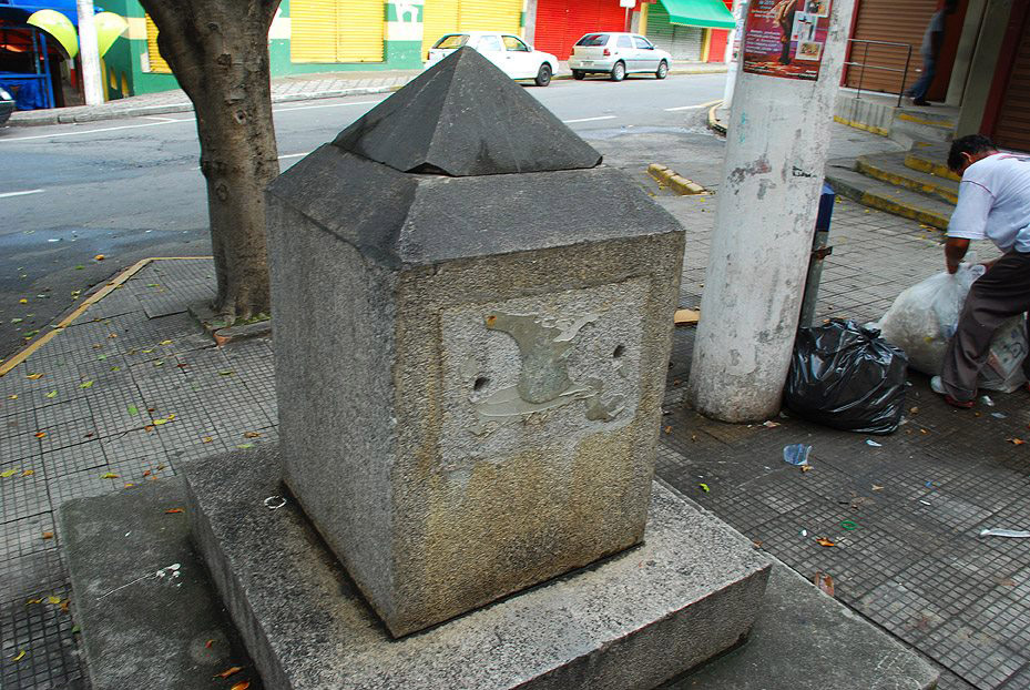 O que restou do monumento nos anos 2000 (Acervo Preserva Taubaté)