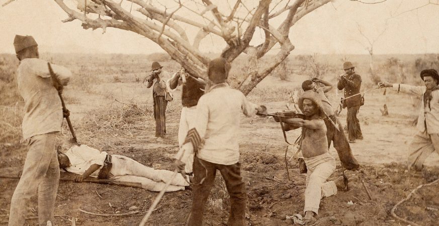 Reconstituição posterior dos momentos derradeiros do movimento de Canudos, no interior da Bahia, registrados por Flávio de Barros.