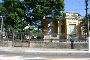 Fachada completa da Villa Santo Aleixo em 2010 - Almanaque Urupês